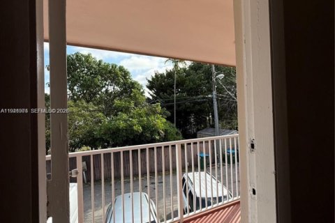 Condo in Hollywood, Florida, 1 bedroom  № 1998775 - photo 5