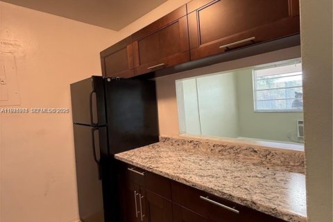 Condo in Hollywood, Florida, 1 bedroom  № 1998775 - photo 10