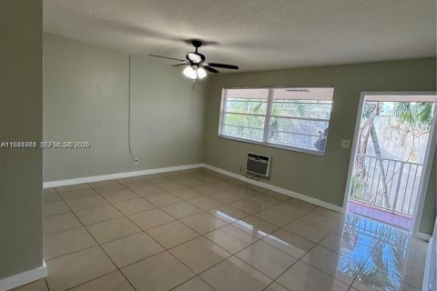Condo in Hollywood, Florida, 1 bedroom  № 1998775 - photo 7