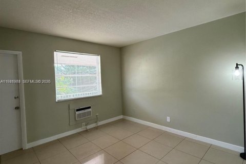 Condo in Hollywood, Florida, 1 bedroom  № 1998775 - photo 6