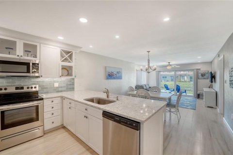 Casa en alquiler en Longboat Key, Florida, 2 dormitorios, 86.49 m2 № 1900941 - foto 6