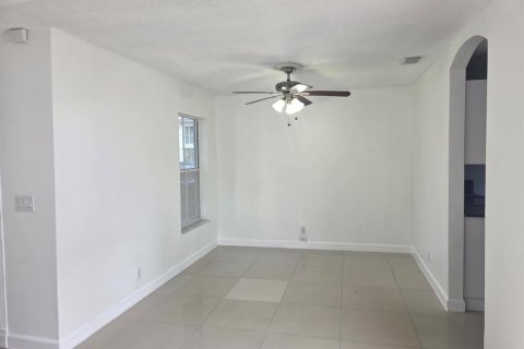 Casa en alquiler en Coconut Creek, Florida, 3 dormitorios, 123.37 m2 № 2262229 - foto 4