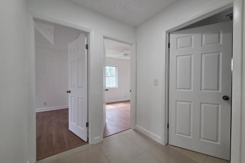 Casa en alquiler en Coconut Creek, Florida, 3 dormitorios, 123.37 m2 № 2262229 - foto 8