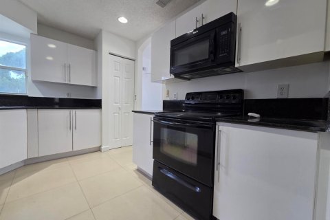 Casa en alquiler en Coconut Creek, Florida, 3 dormitorios, 123.37 m2 № 2262229 - foto 6