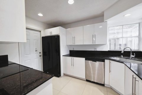Casa en alquiler en Coconut Creek, Florida, 3 dormitorios, 123.37 m2 № 2262229 - foto 5