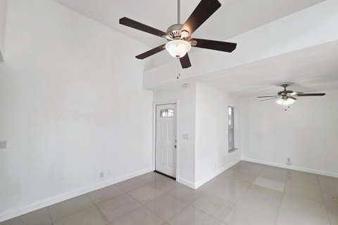 Casa en alquiler en Coconut Creek, Florida, 3 dormitorios, 123.37 m2 № 2262229 - foto 3