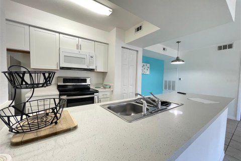 Condo in Kissimmee, Florida, 2 bedrooms № 2231944 - photo 8