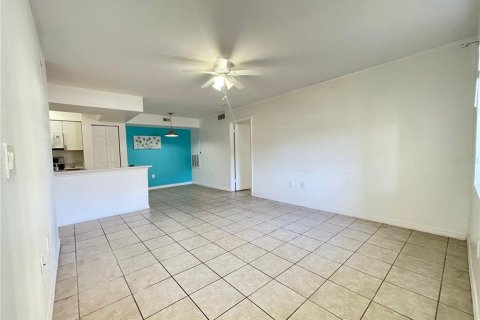 Condo in Kissimmee, Florida, 2 bedrooms № 2231944 - photo 5