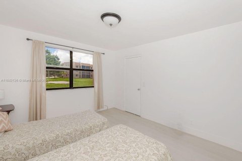 Condo in Sunrise, Florida, 2 bedrooms  № 1836489 - photo 17