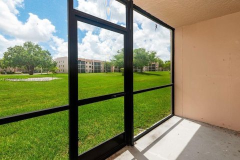 Condo in Sunrise, Florida, 2 bedrooms  № 1836489 - photo 18
