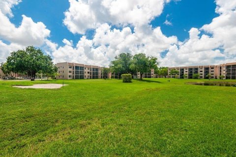 Condo in Sunrise, Florida, 2 bedrooms  № 1836489 - photo 22