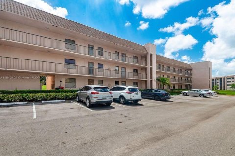 Condo in Sunrise, Florida, 2 bedrooms  № 1836489 - photo 1