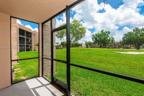 Condo in Sunrise, Florida, 2 bedrooms  № 1836489 - photo 19
