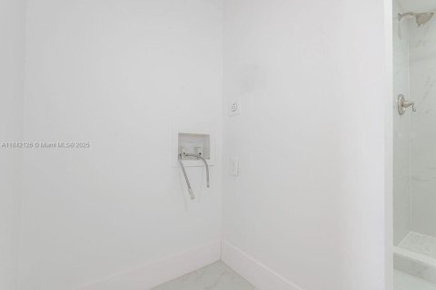 Condo in Sunrise, Florida, 2 bedrooms  № 1836489 - photo 16