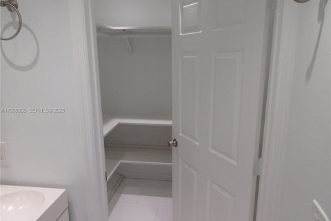 Снять в аренду кондоминиум в Майами, Флорида 2 спальни, 86.96м2, № 2022059 - фото 18