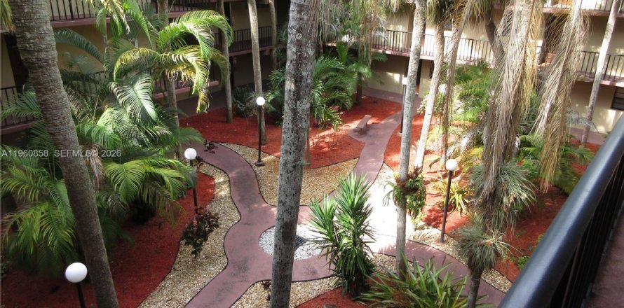 Кондоминиум с 2 спальнями в Майами, Флорида № 2022059