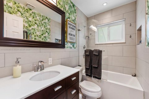 House in Miami, Florida 3 bedrooms, 127.37 sq.m. № 1820071 - photo 21