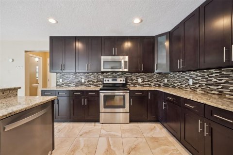 House in Mount Dora, Florida 4 bedrooms, 244.98 sq.m. № 2199772 - photo 15