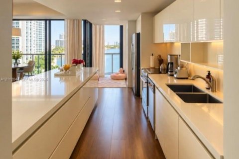 Copropriété à louer à Aventura, Floride: 2 chambres, 138.89 m2 № 2439359 - photo 5