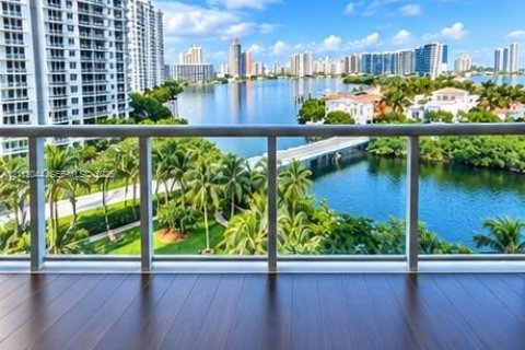 Copropriété à louer à Aventura, Floride: 2 chambres, 138.89 m2 № 2439359 - photo 9