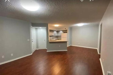 Condo in Orlando, Florida, 2 bedrooms  № 2212744 - photo 2