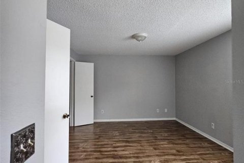 Condo in Orlando, Florida, 2 bedrooms  № 2212744 - photo 11