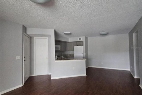 Condo in Orlando, Florida, 2 bedrooms  № 2212744 - photo 6