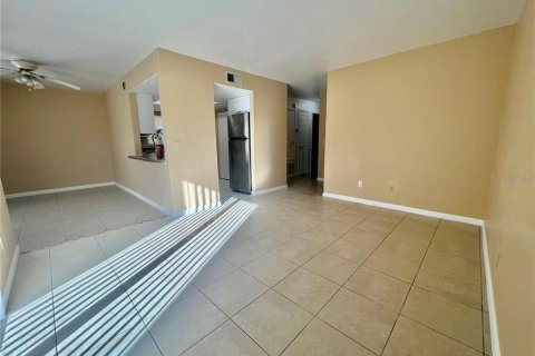 Condominio en alquiler en Orlando, Florida, 2 dormitorios, 84.08 m2 № 1885425 - foto 3