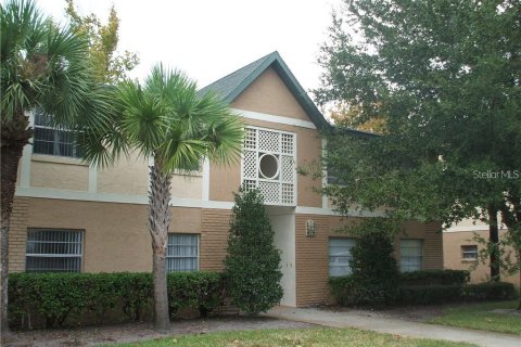Condominio en alquiler en Orlando, Florida, 2 dormitorios, 84.08 m2 № 1885425 - foto 1
