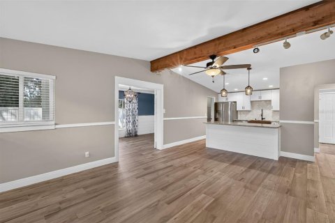 Villa ou maison à vendre à Belle Isle, Floride: 3 chambres, 144.09 m2 № 2298126 - photo 8
