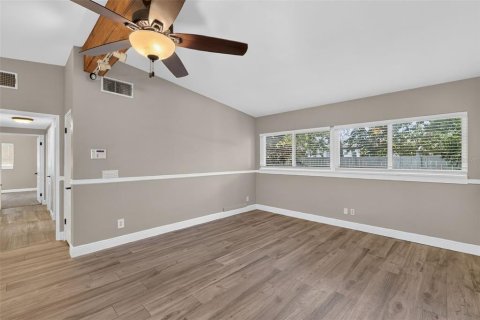 Villa ou maison à vendre à Belle Isle, Floride: 3 chambres, 144.09 m2 № 2298126 - photo 16