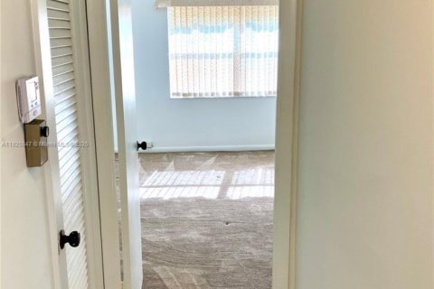 Condo in Sunrise, Florida, 1 bedroom  № 1794032 - photo 24