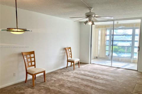 Condo in Sunrise, Florida, 1 bedroom  № 1794032 - photo 18
