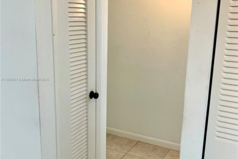 Condo in Sunrise, Florida, 1 bedroom  № 1794032 - photo 29