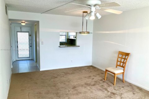 Condo in Sunrise, Florida, 1 bedroom  № 1794032 - photo 25