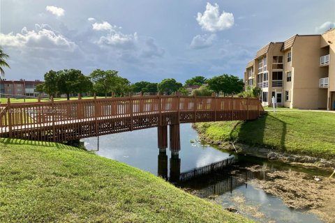Condo in Sunrise, Florida, 1 bedroom  № 1794032 - photo 14