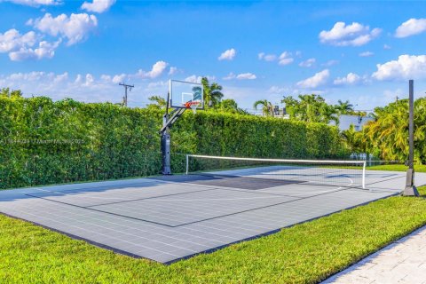 Casa en venta en Miami, Florida, 7 dormitorios, 416.39 m2 № 1839307 - foto 12