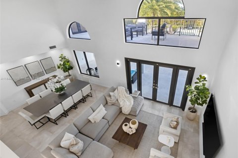 Casa en venta en Miami, Florida, 7 dormitorios, 416.39 m2 № 1839307 - foto 19