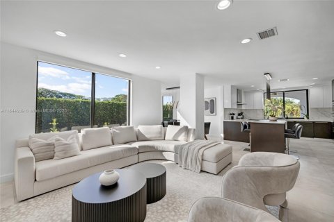Casa en venta en Miami, Florida, 7 dormitorios, 416.39 m2 № 1839307 - foto 24