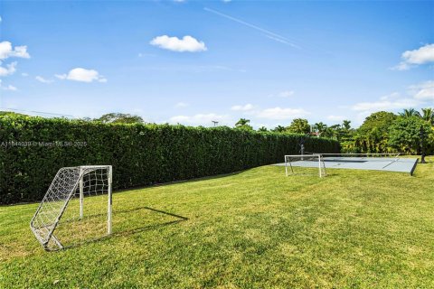 Casa en venta en Miami, Florida, 7 dormitorios, 416.39 m2 № 1839307 - foto 11