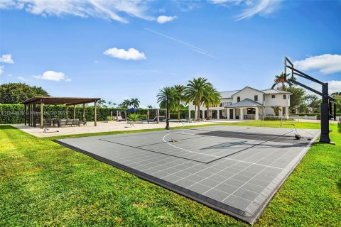 Casa en venta en Miami, Florida, 7 dormitorios, 416.39 m2 № 1839307 - foto 10