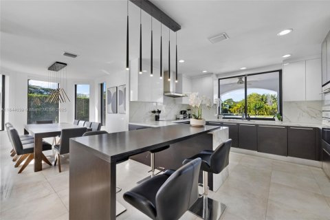 Casa en venta en Miami, Florida, 7 dormitorios, 416.39 m2 № 1839307 - foto 25