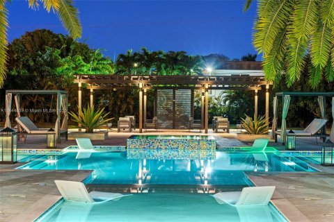 Casa en venta en Miami, Florida, 7 dormitorios, 416.39 m2 № 1839307 - foto 5