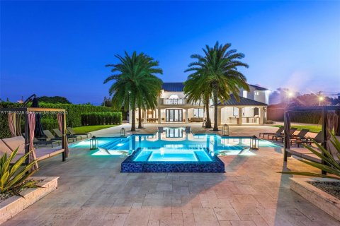 Casa en venta en Miami, Florida, 7 dormitorios, 416.39 m2 № 1839307 - foto 3