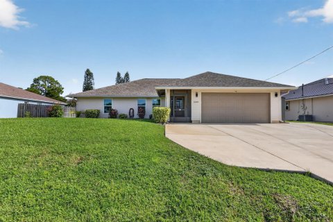 House in Port St. Lucie, Florida 3 bedrooms, 151.62 sq.m. № 2338072