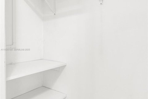 Купить кондоминиум в Майами-Бич, Флорида 7 комнат, 81.2м2, № 1984696 - фото 17