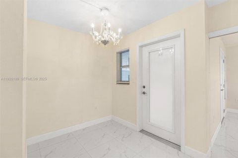 Купить кондоминиум в Майами-Бич, Флорида 7 комнат, 81.2м2, № 1984696 - фото 8