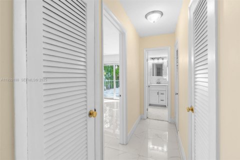 Купить кондоминиум в Майами-Бич, Флорида 7 комнат, 81.2м2, № 1984696 - фото 15