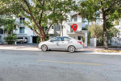 Купить кондоминиум в Майами-Бич, Флорида 7 комнат, 81.2м2, № 1984696 - фото 1