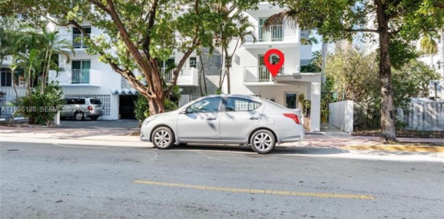 Кондоминиум с 7 комнатами в Майами-Бич, Флорида № 1984696